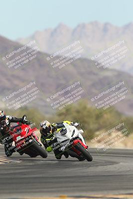 media/Oct-30-2025-Racers Edge (Thu) [[dabbdaf680]]/3-B Group/Session 2 (Turn 14)/